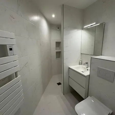 De Luxe Piscine Jacuzzi * 페홀