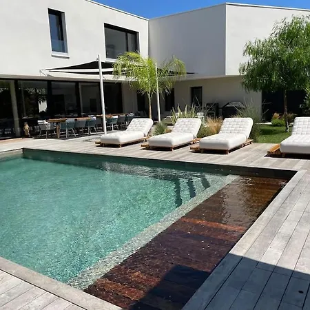 De Luxe Piscine Jacuzzi *