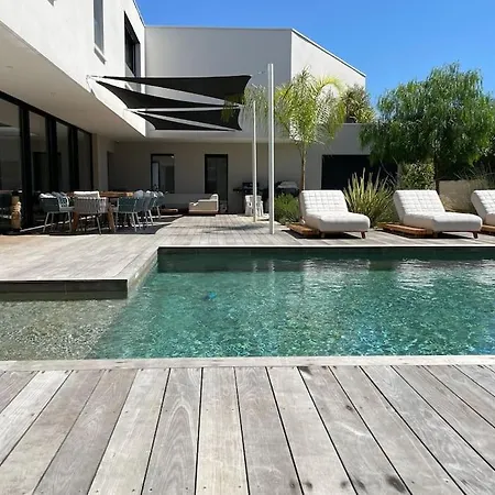 De Luxe Piscine Jacuzzi * 페홀