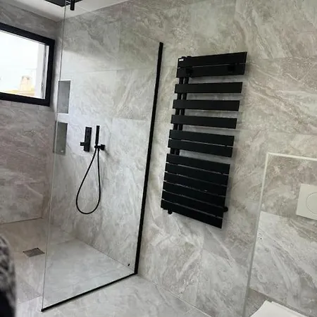 De Luxe Piscine Jacuzzi 페홀