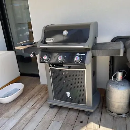 De Luxe Piscine Jacuzzi 페홀
