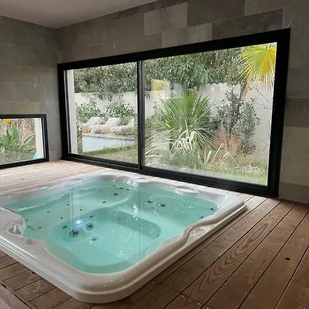 빌라 De Luxe Piscine Jacuzzi 페홀