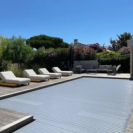 De Luxe Piscine Jacuzzi 페홀