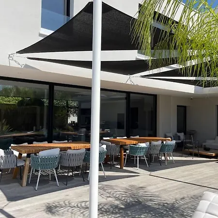 De Luxe Piscine Jacuzzi Villa