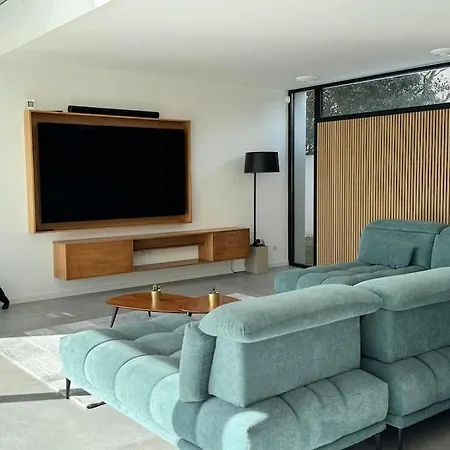 De Luxe Piscine Jacuzzi