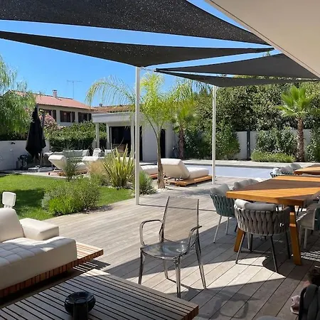 De Luxe Piscine Jacuzzi