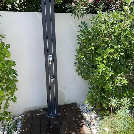 De Luxe Piscine Jacuzzi